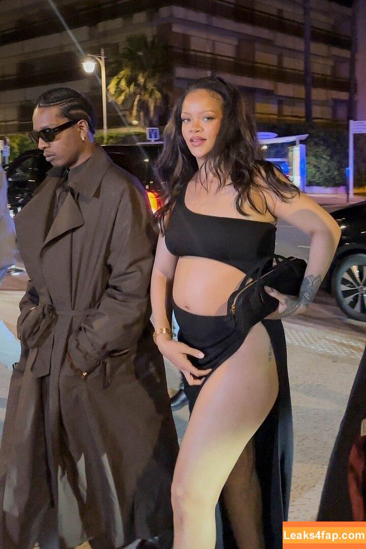 Rihanna / badgalriri leaked photo photo #4057