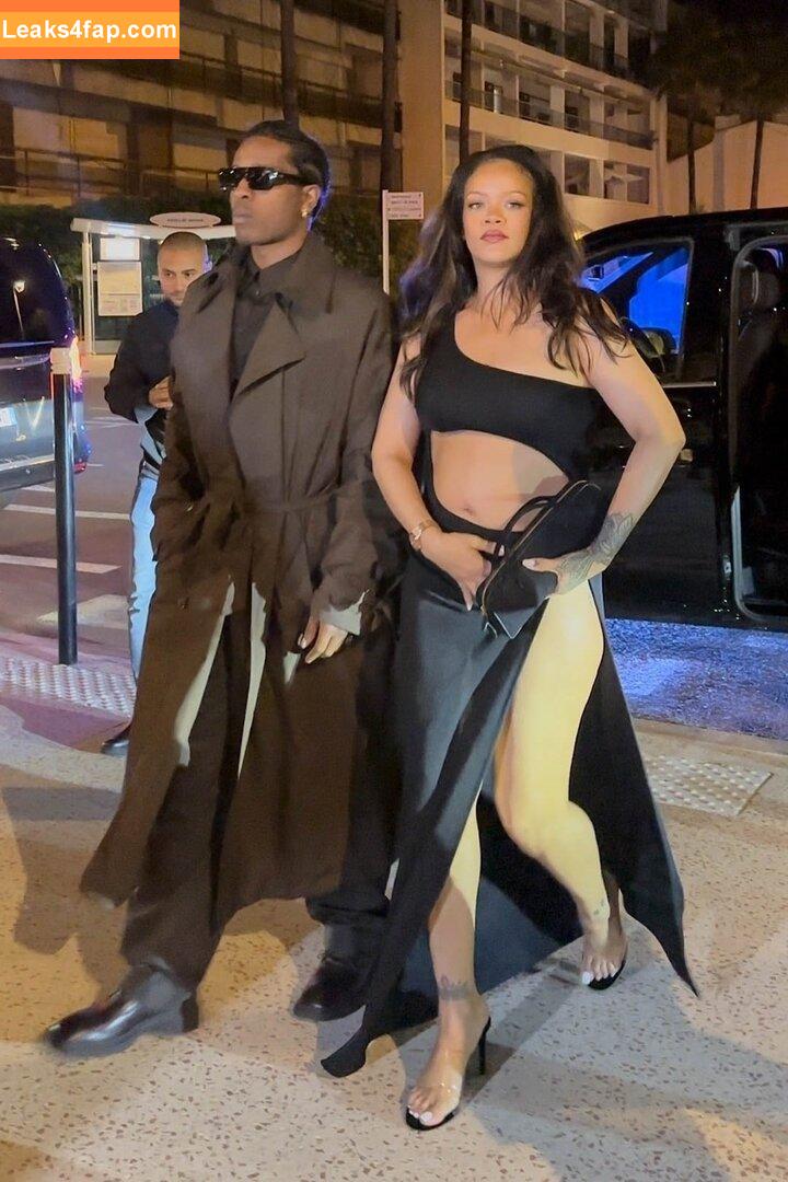 Rihanna / badgalriri leaked photo photo #4058