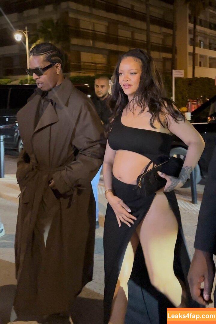 Rihanna / badgalriri leaked photo photo #4059