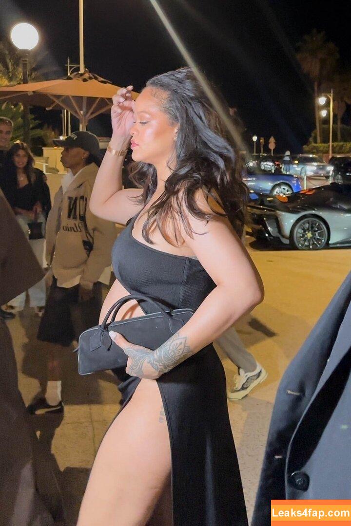 Rihanna / badgalriri leaked photo photo #4061