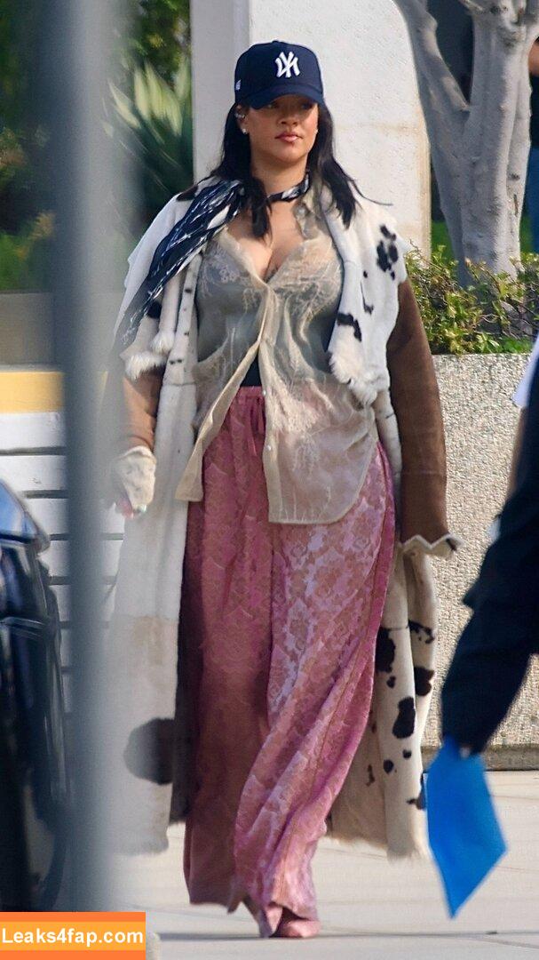 Rihanna / badgalriri leaked photo photo #4098