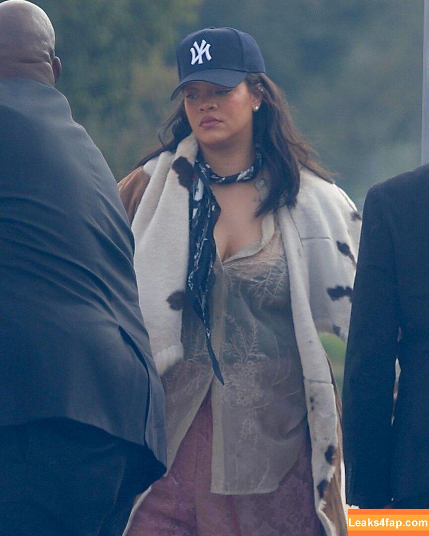 Rihanna / badgalriri leaked photo photo #4099