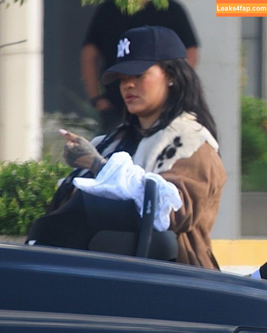 Rihanna / badgalriri leaked photo photo #4100