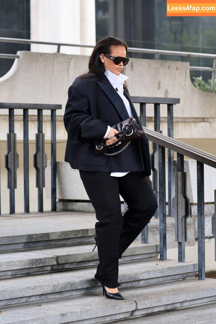 Rihanna / badgalriri leaked photo photo #4102