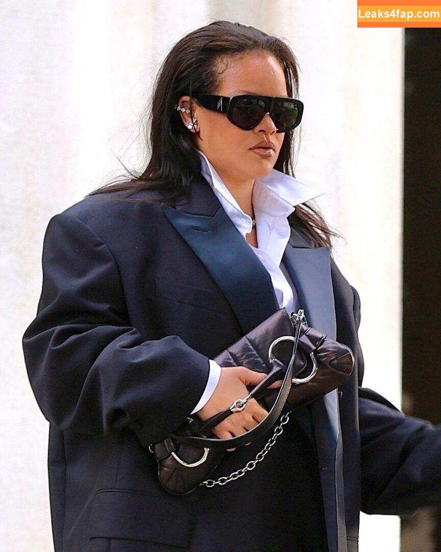 Rihanna / badgalriri leaked photo photo #4106