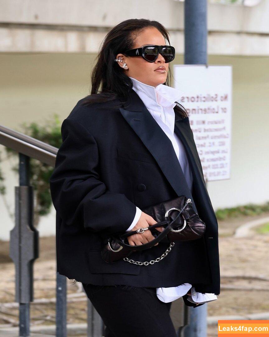 Rihanna / badgalriri leaked photo photo #4108