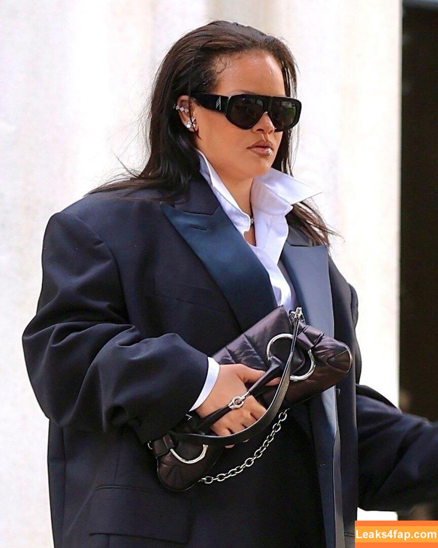 Rihanna / badgalriri leaked photo photo #4110