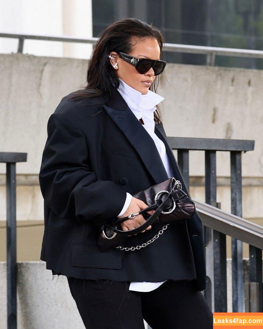 Rihanna / badgalriri leaked photo photo #4111