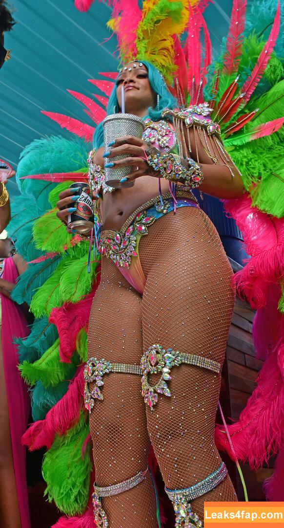 Rihanna / badgalriri leaked photo photo #4121
