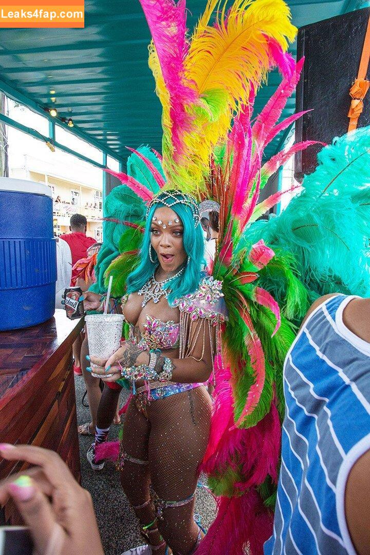 Rihanna / badgalriri leaked photo photo #4125