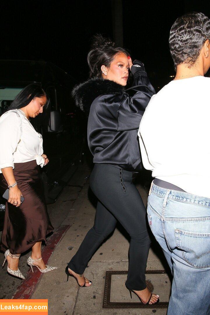 Rihanna / badgalriri leaked photo photo #4131