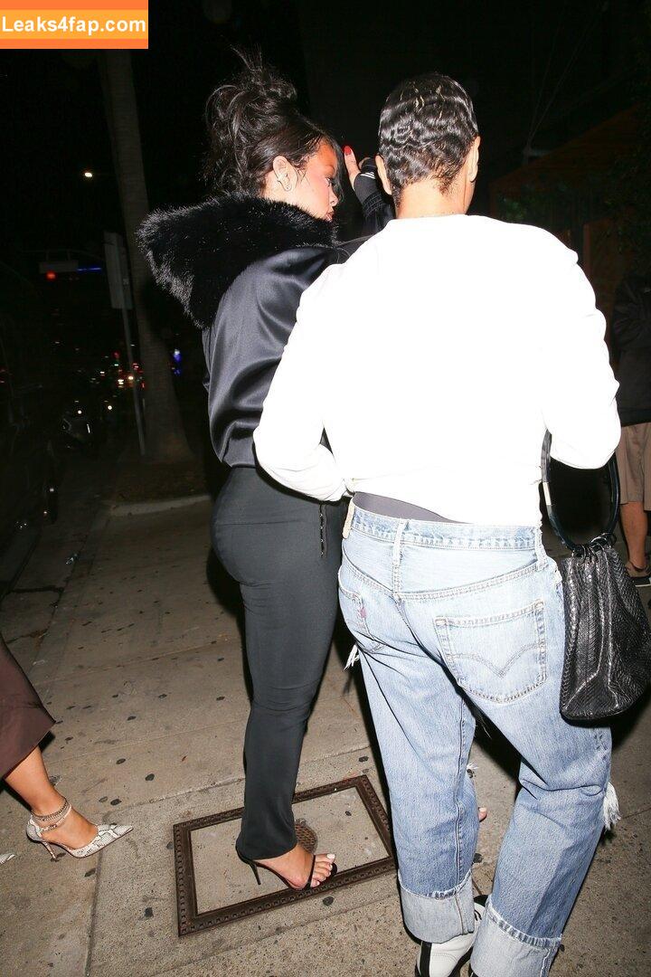 Rihanna / badgalriri leaked photo photo #4132