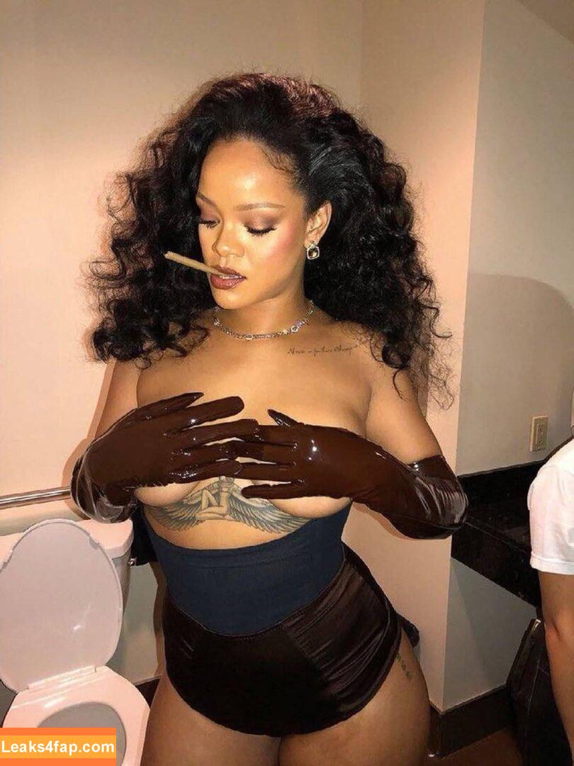 Rihanna / badgalriri leaked photo photo #4228