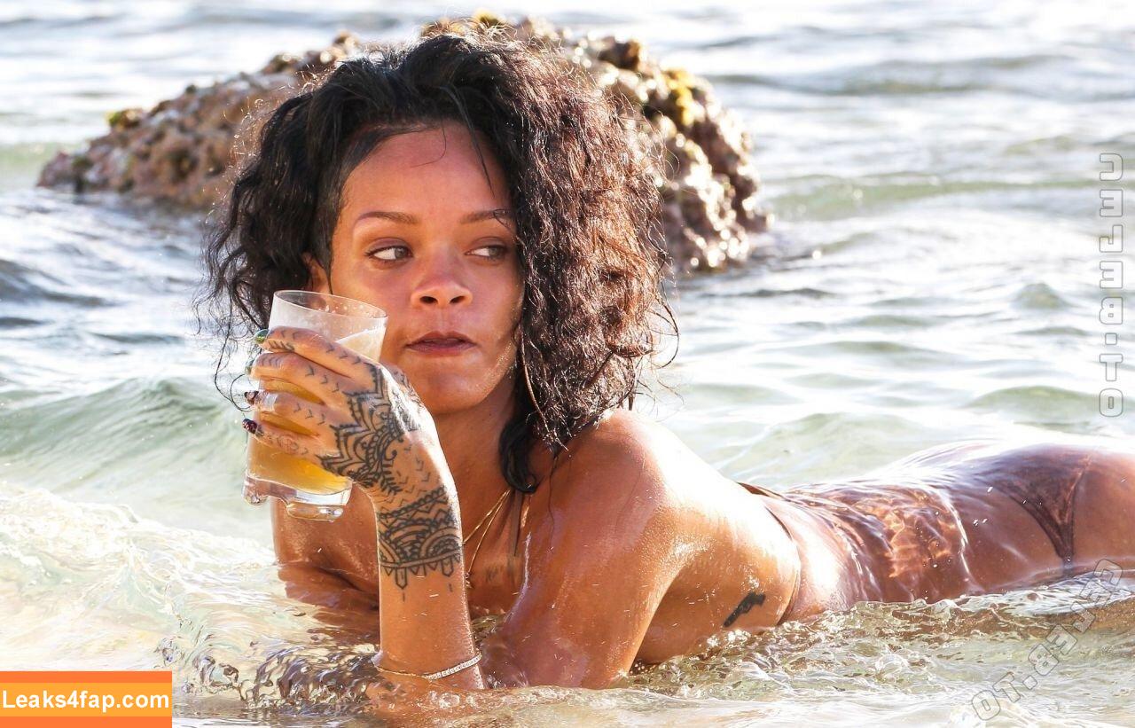 Rihanna / badgalriri / https: слитое фото фото #4252