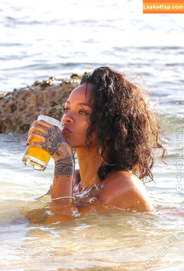 Rihanna / badgalriri / https: leaked photo photo #4254
