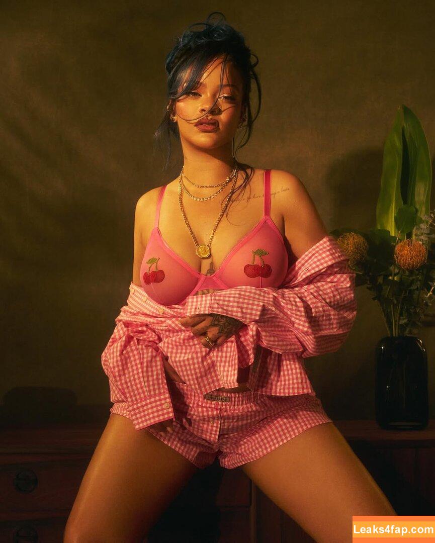 Rihanna / badgalriri / https: leaked photo photo #4260