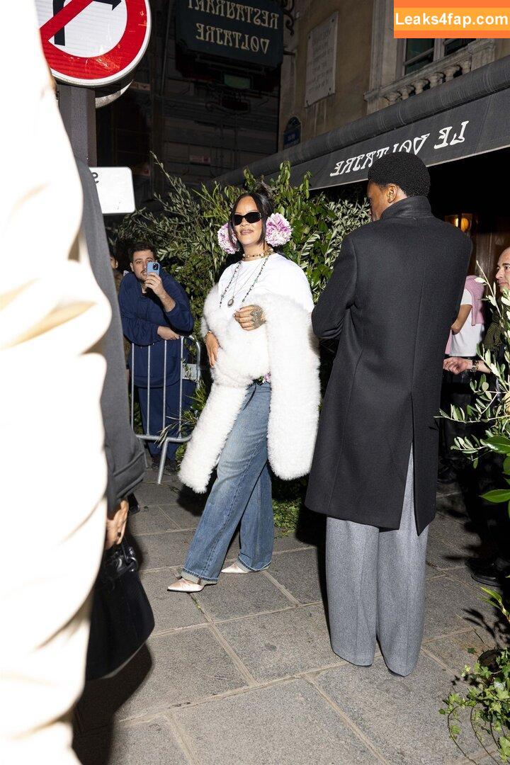 Rihanna / badgalriri / https: leaked photo photo #4275
