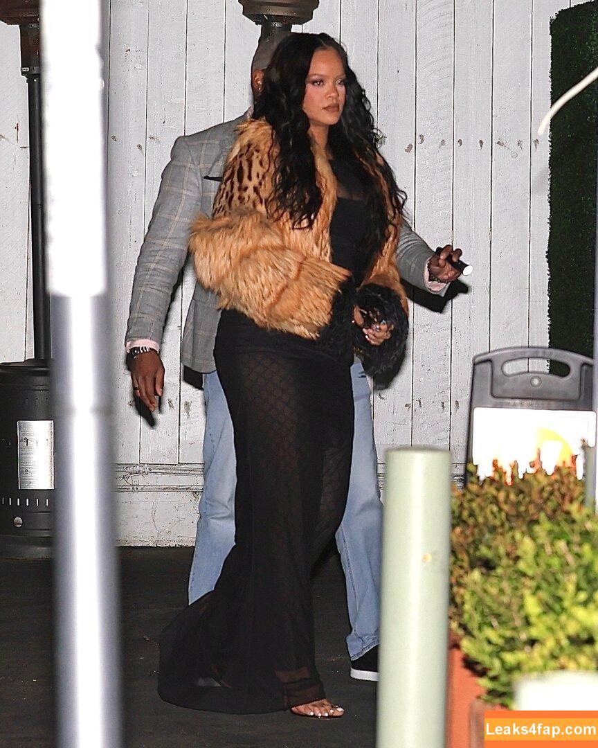Rihanna / badgalriri / https: leaked photo photo #4287