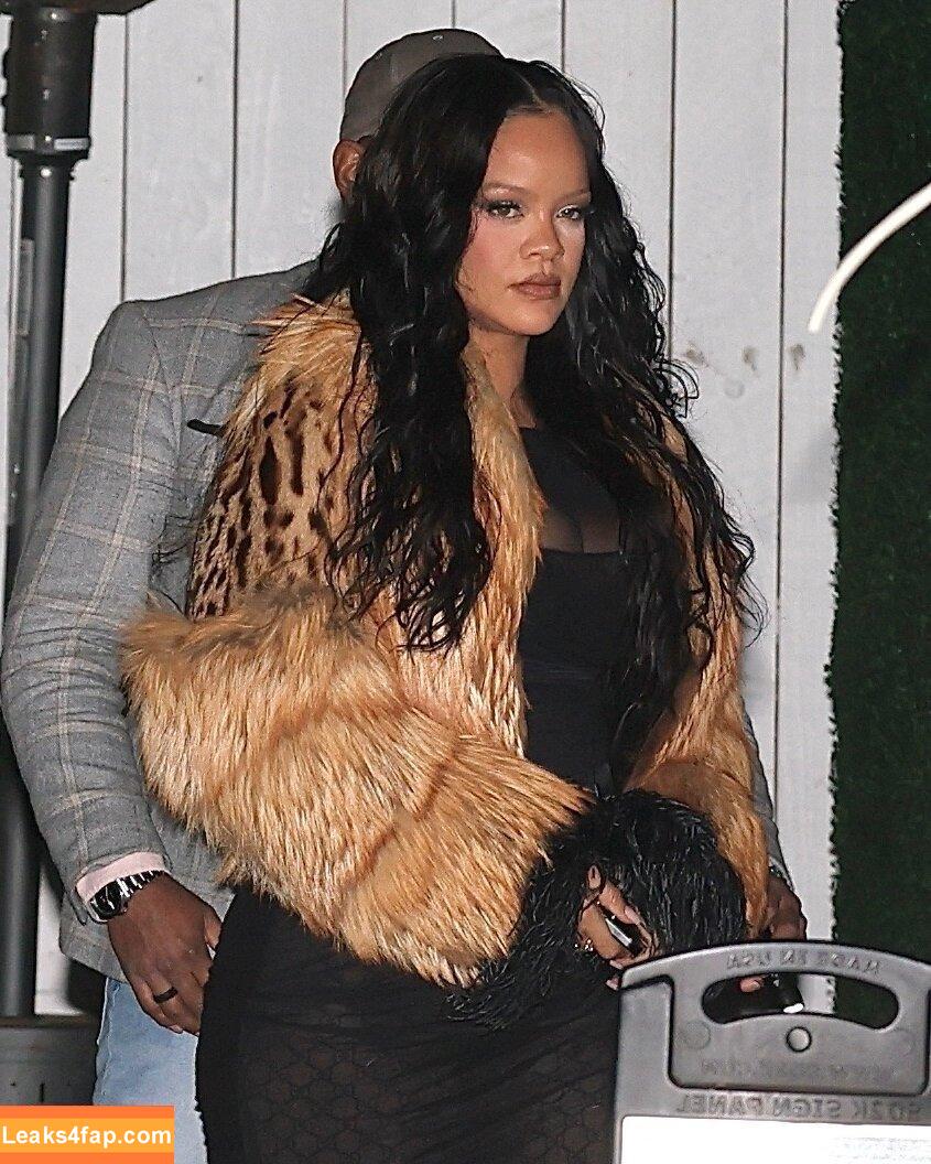 Rihanna / badgalriri / https: leaked photo photo #4288