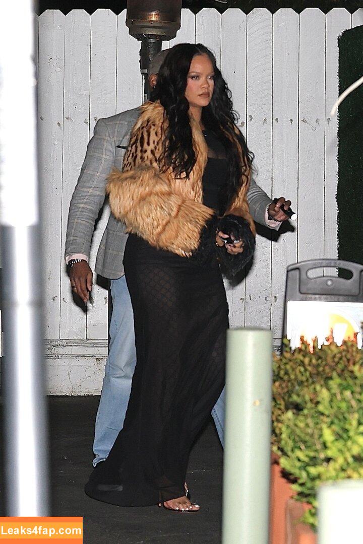 Rihanna / badgalriri / https: leaked photo photo #4289