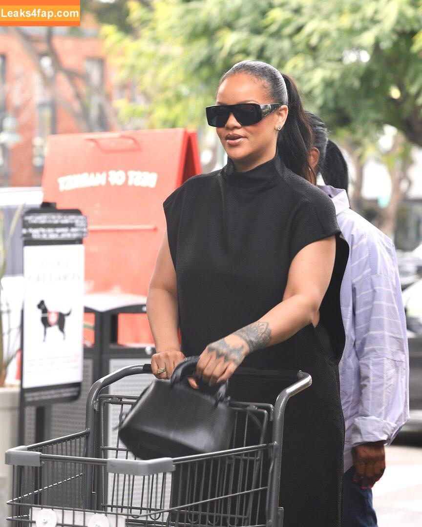 Rihanna / badgalriri / https: слитое фото фото #4298