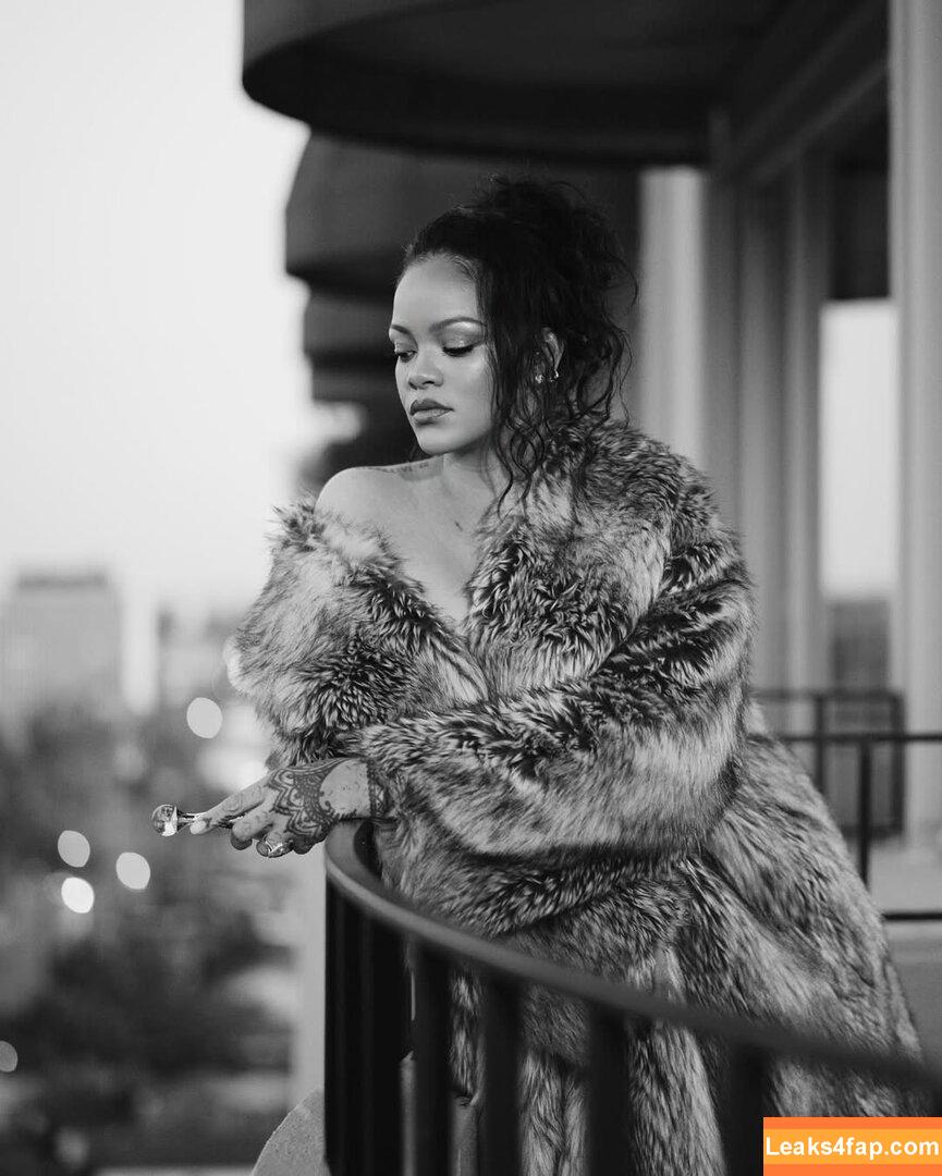 Rihanna / badgalriri / https: leaked photo photo #4310