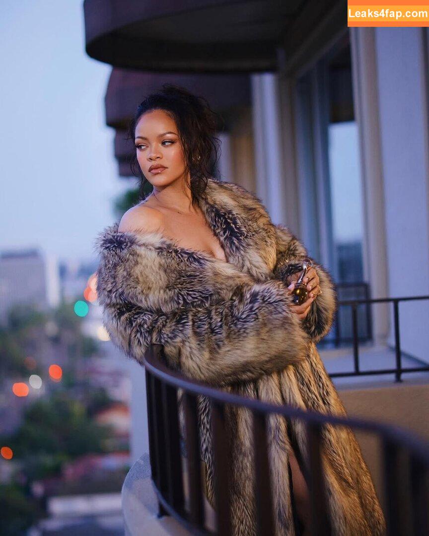 Rihanna / badgalriri / https: leaked photo photo #4311