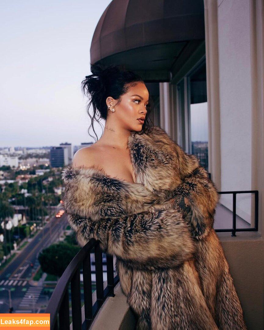 Rihanna / badgalriri / https: leaked photo photo #4312