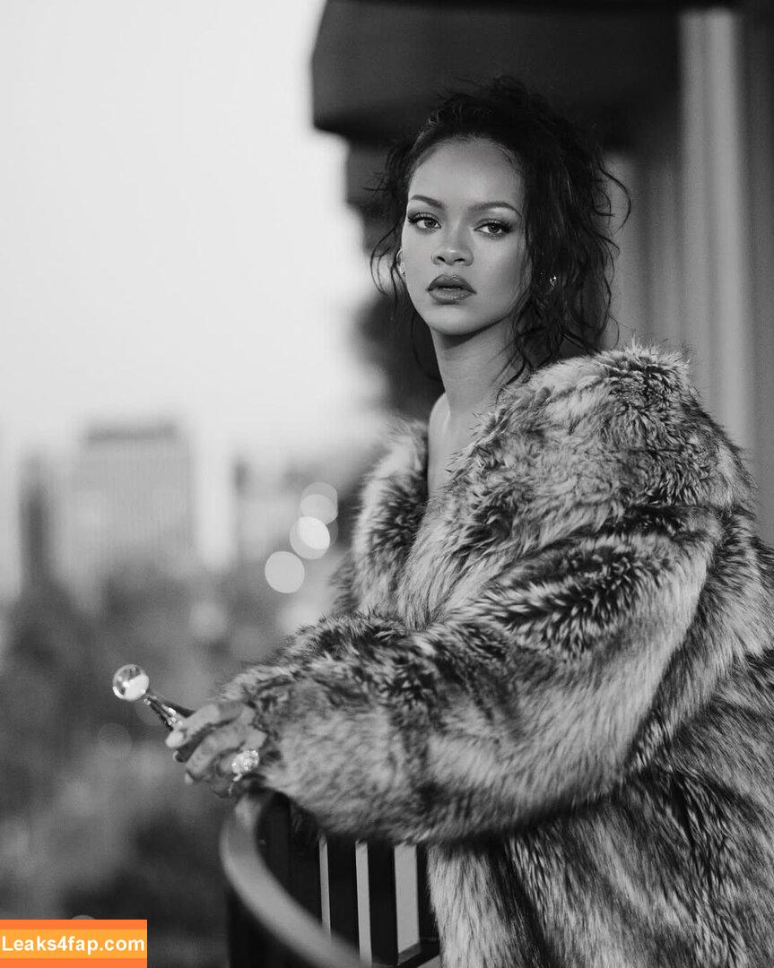 Rihanna / badgalriri / https: leaked photo photo #4313