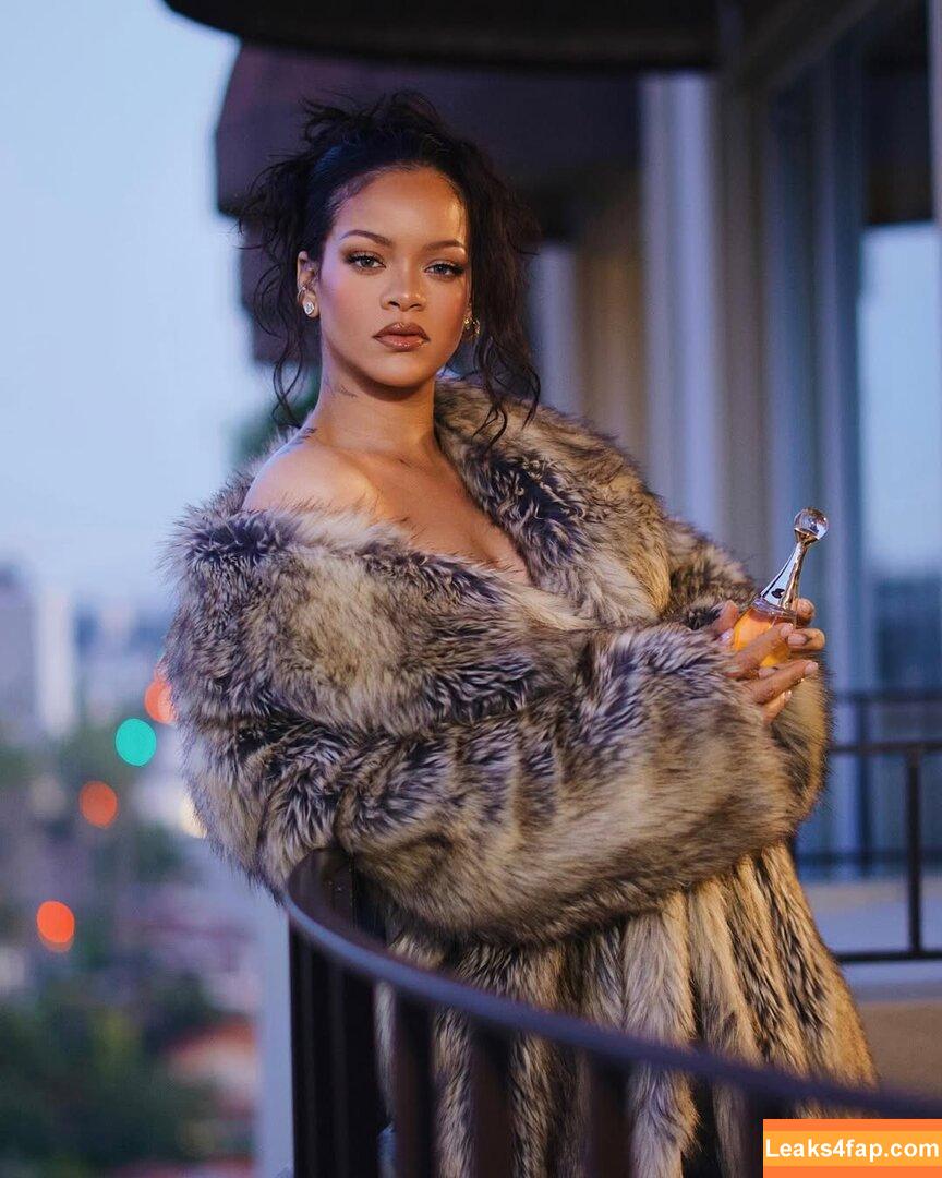 Rihanna / badgalriri / https: leaked photo photo #4314