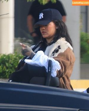 Rihanna photo #4100