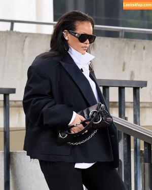 Rihanna photo #4105