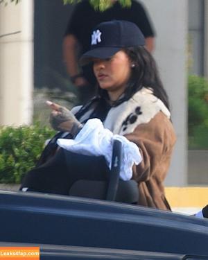 Rihanna photo #4120