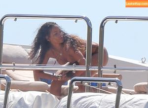 Rihanna photo #4198