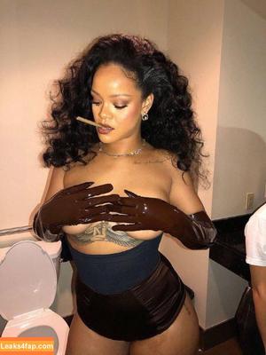 Rihanna photo #4228