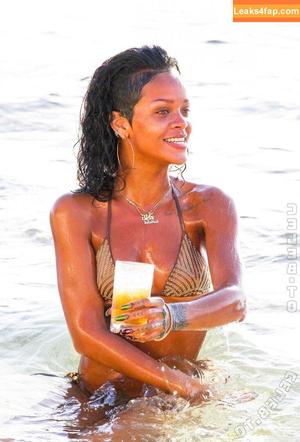 Rihanna photo #4244