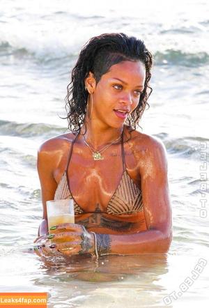 Rihanna photo #4247