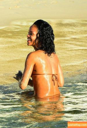 Rihanna photo #4257