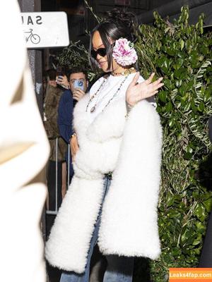 Rihanna photo #4530