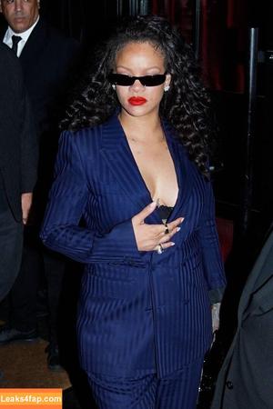 Rihanna photo #4560