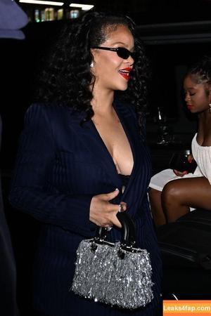 Rihanna photo #4561