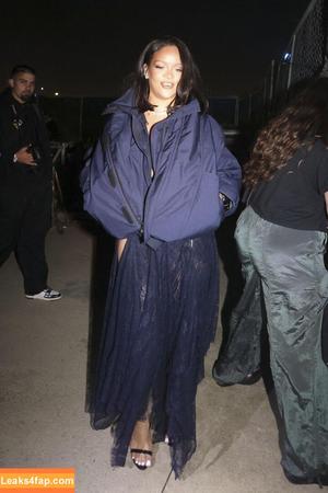 Rihanna photo #4572