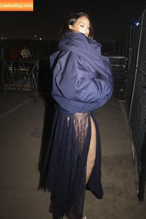 Rihanna photo #4573