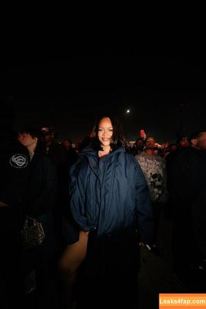 Rihanna photo #4574