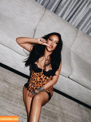 Rihanna photo #4587