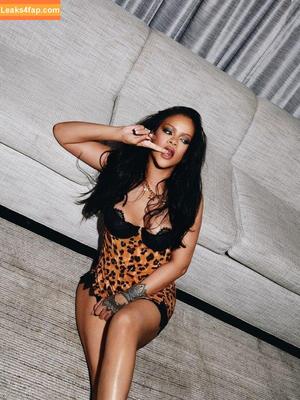 Rihanna photo #4589