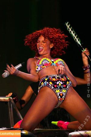 Rihanna photo #4612