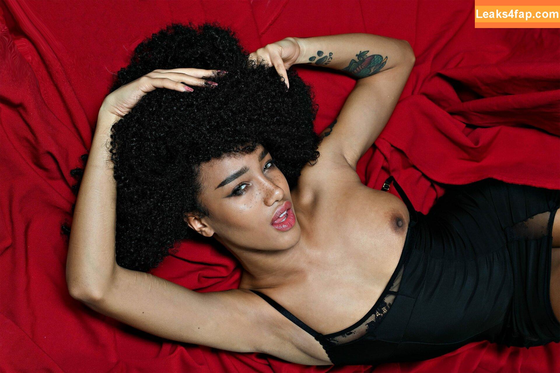 Rikae Crisi / Erika Vannucci / afro.khaleesi / ka.leesi слитое фото фото #0010