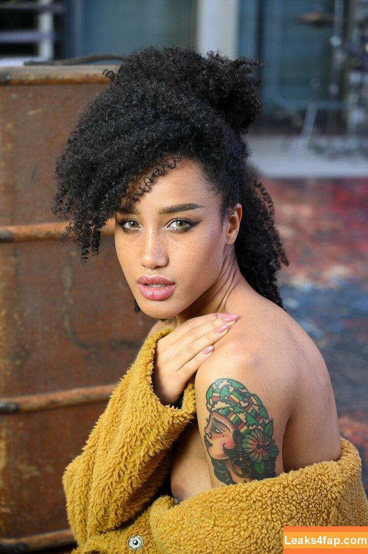 Rikae Crisi / Erika Vannucci / afro.khaleesi / ka.leesi слитое фото фото #0011