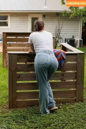 Riley Nixon photo #0253